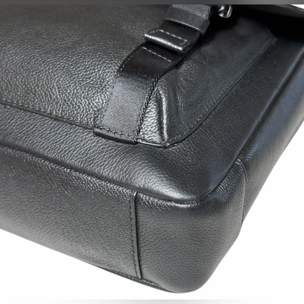 Michael Kors Greyson Black Leather Messenger Bag Crossbody Laptop Work Medium